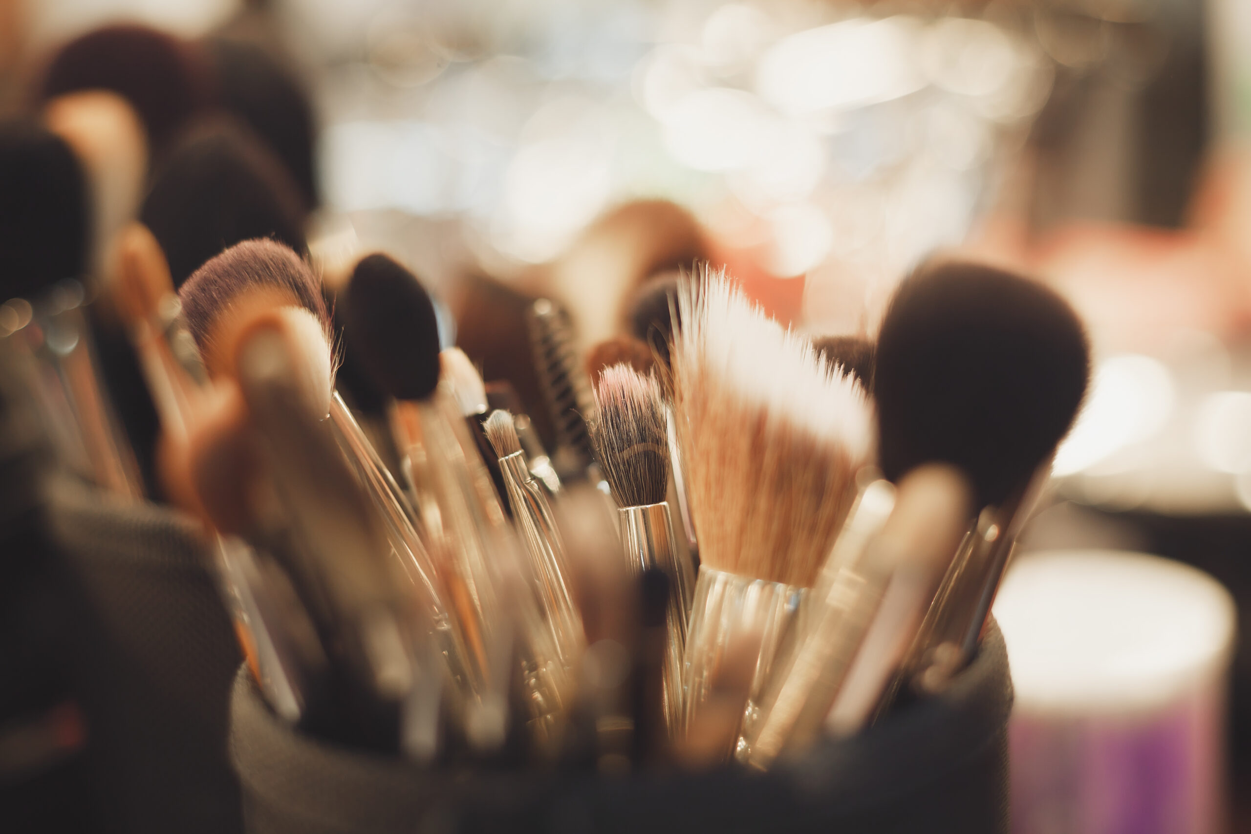 ブラシなどたくさんのメイク道具